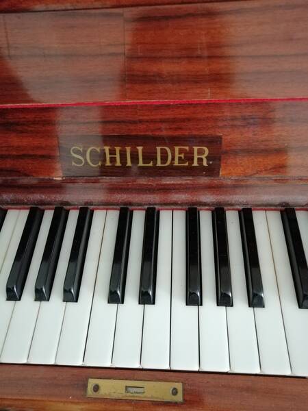 pianoforte usato schilder comprensivo di seggiolino e metronomo