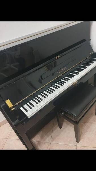 vendo yamaha u1 con sgabello per inutilizzo
