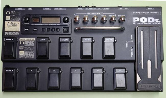 line 6 pod xt live pedaliera multi-effetto per chitarra