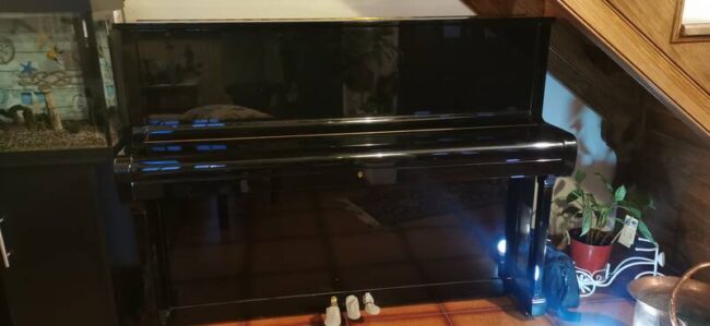 vendita pianoforte acustico a muro come nuovo