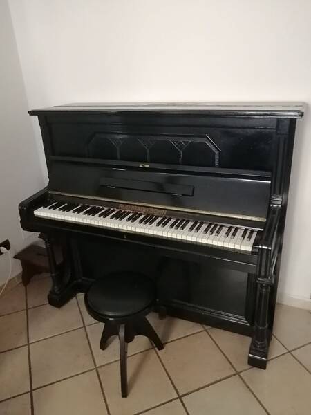 pianoforte verticale tedesco anni 50