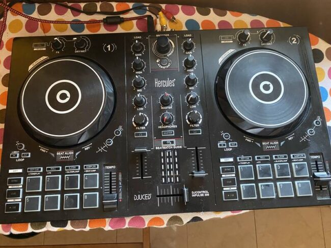 console dj inpulse 300