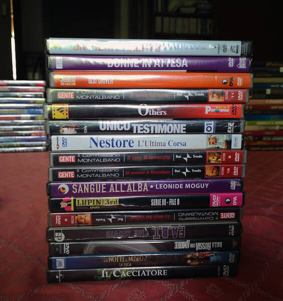 vendo circa 600 dvd originali perfetti