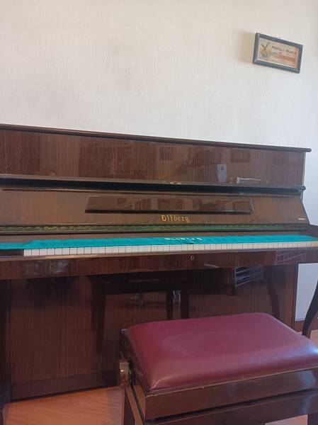 pianoforte verticale offberg con panca