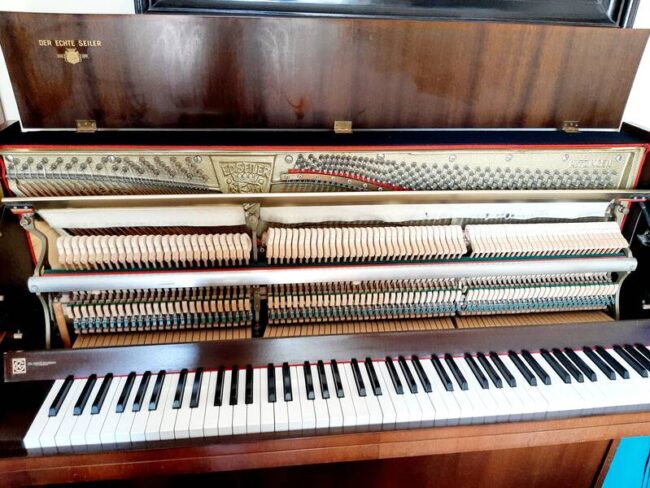 pianoforte verticale seiler
