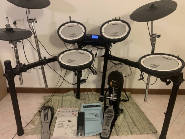 roland td4 kx + stand + pedale come nuova