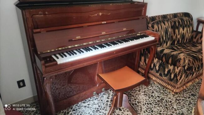 vendesi pianoforte verticale