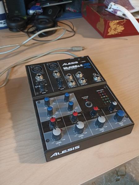 scheda audio alesis multimix 4