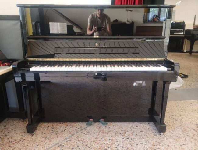 pianoforte steinway k132 hamburg con trasporto e panca inclusi