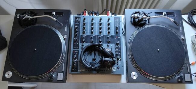 coppia technics sl 1210 mkii + mixer allen heat xone 42 + accessori