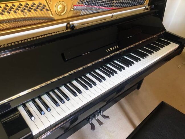 pianoforte verticale yamaha m5e