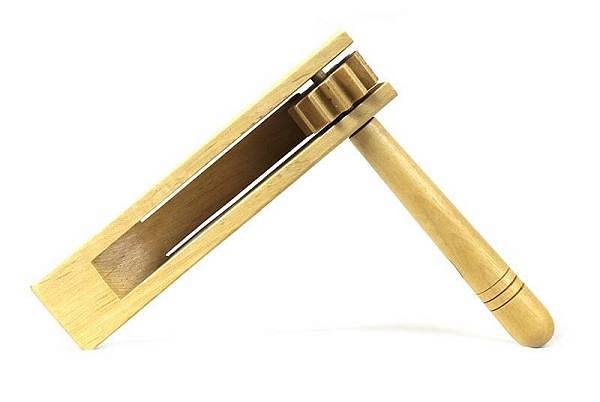 luke & daniel jb972 - raganella - tric trac - in legno - 14 cm