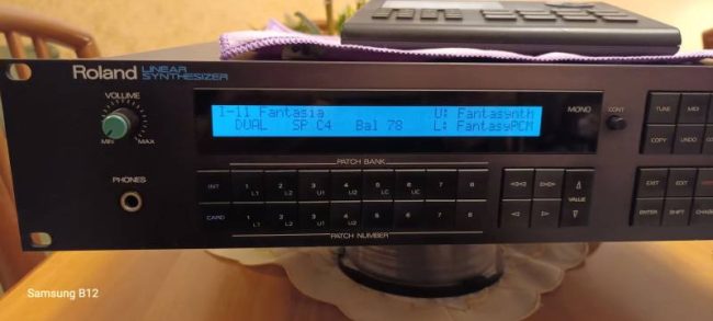 roland d550