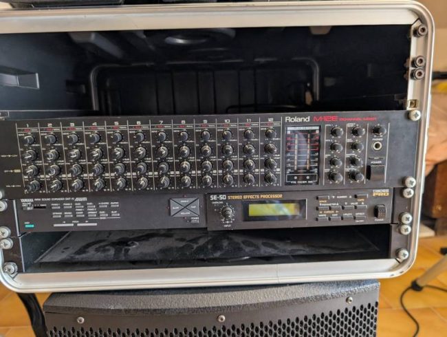 mixer analogico roland m12e