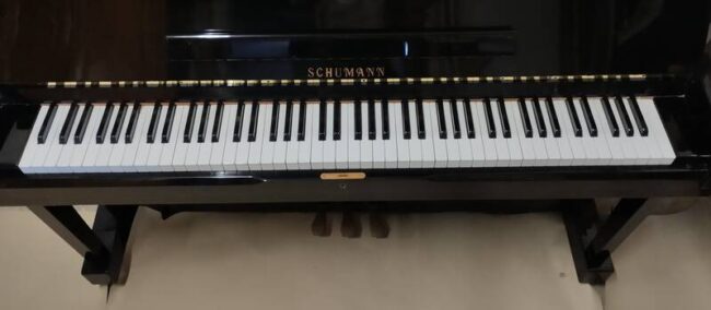 pianoforte verticale cassa alta-nero lucido-ottime condizioni