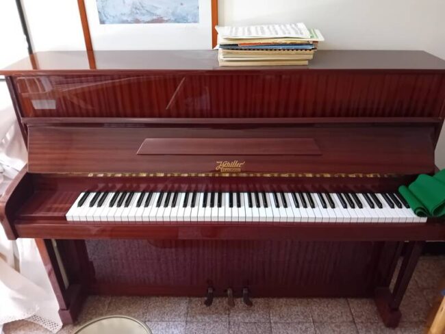 vendo pianoforte verticale shiller