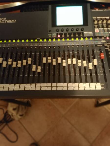 mixer roland vm-c7200 con processore