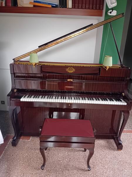 pianoforte verticale schimmel