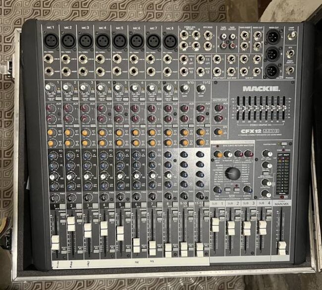 mixer audio mackie analogico 12 canali con effetti