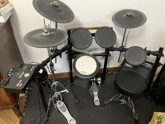 batteria yamaha dtx502 con ampli e sgabello