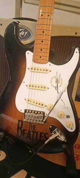 squier classic vibe '70s stratocaster olympic white