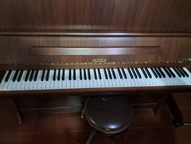 pianoforte acustico petrof