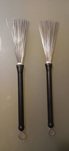 spazzole retrattili per batteria acustica