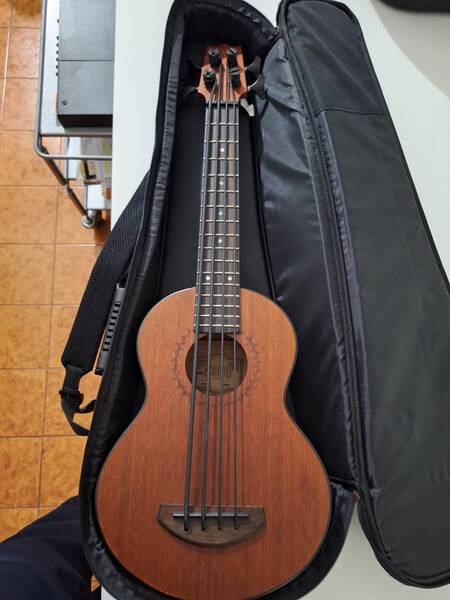 mahalo mb1 natural ukulele basso
