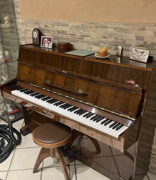 vendo pianoforte verticale offberg usato in buone condizioni