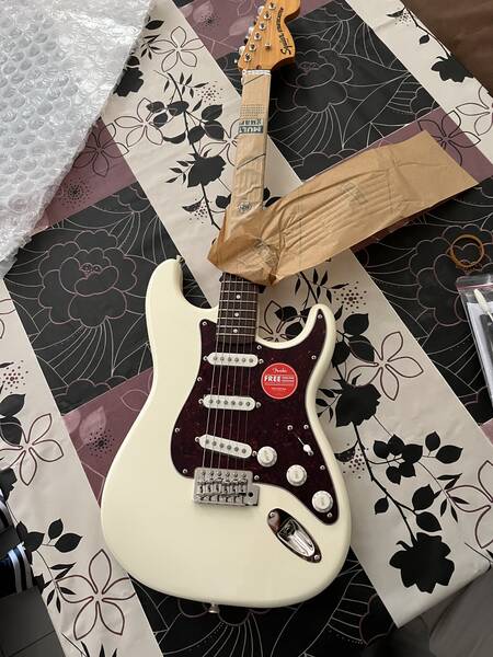 squier by fender classic vibe '70s stratocaster