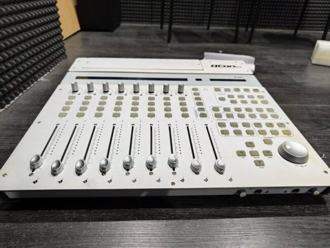icon qcon pro – control surface con fader motorizzati
