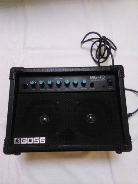 boss mg10 combo amplificato anni 90