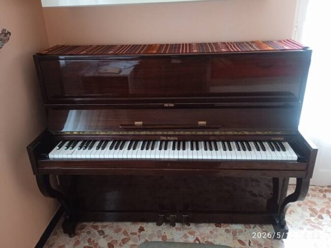pianoforte verticale ulhman usato
