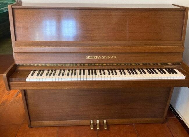 pianoforte verticale grotrian-steinweg 122
