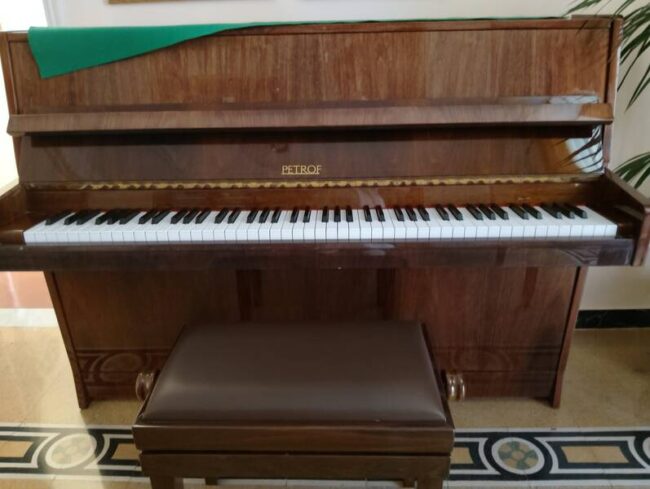 pianoforte verticale petrof 100 sonatina appena accordato