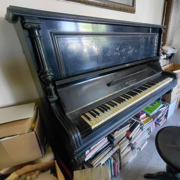 pianoforte verticale funzionante