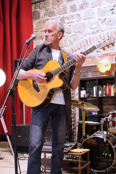 chitarrista cantante per serenate