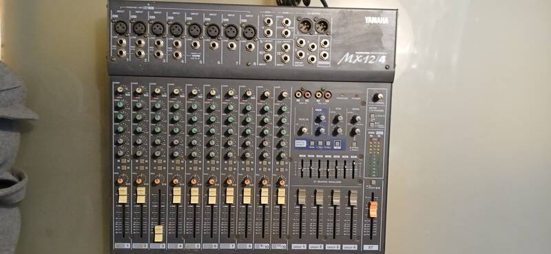 mixer yamaha mx 124