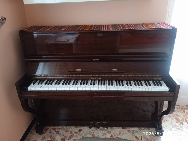 pianoforte verticale ulhman usato