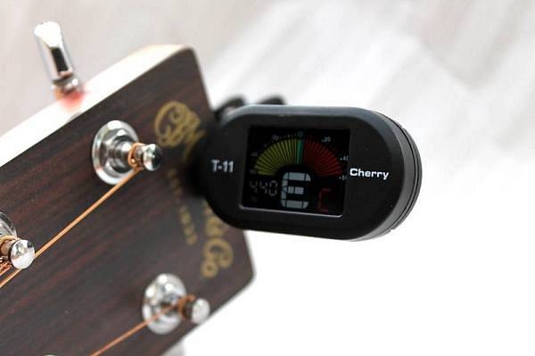 cherry music accordatore a pinza con display a colori per chitarra basso violino ukulele cromatico t11