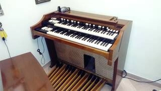 vendo organo hammond a100 completo di panca e pedaliera