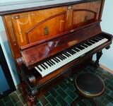 pianoforte verticale depoca con tasti in avorio