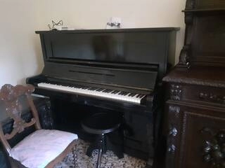 pianoforte a muro