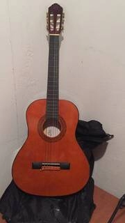 vendo chitarra praticamente nuova