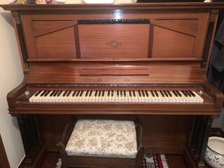 pianoforte verticale acustico