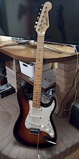 imitazione fender stratocaster