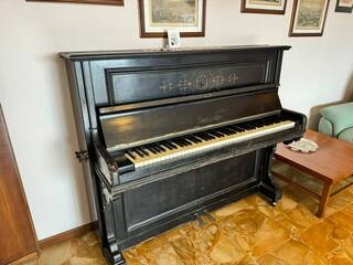 pianoforte verticale fine 1800