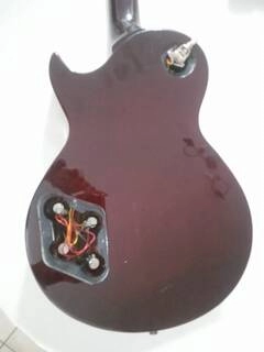 ingegnere elettronico realizza cablaggi custom per chitarra