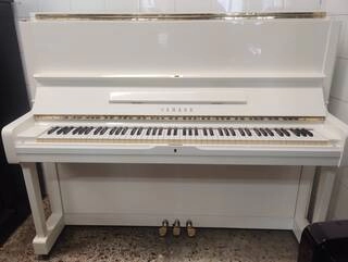 pianoforte yamaha u1 a bianco seminuovo con trasporto e panca