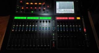 vendo mixer digitale allen heath gld 80 +ar2412 +ar84 +ruzzola 80m cat